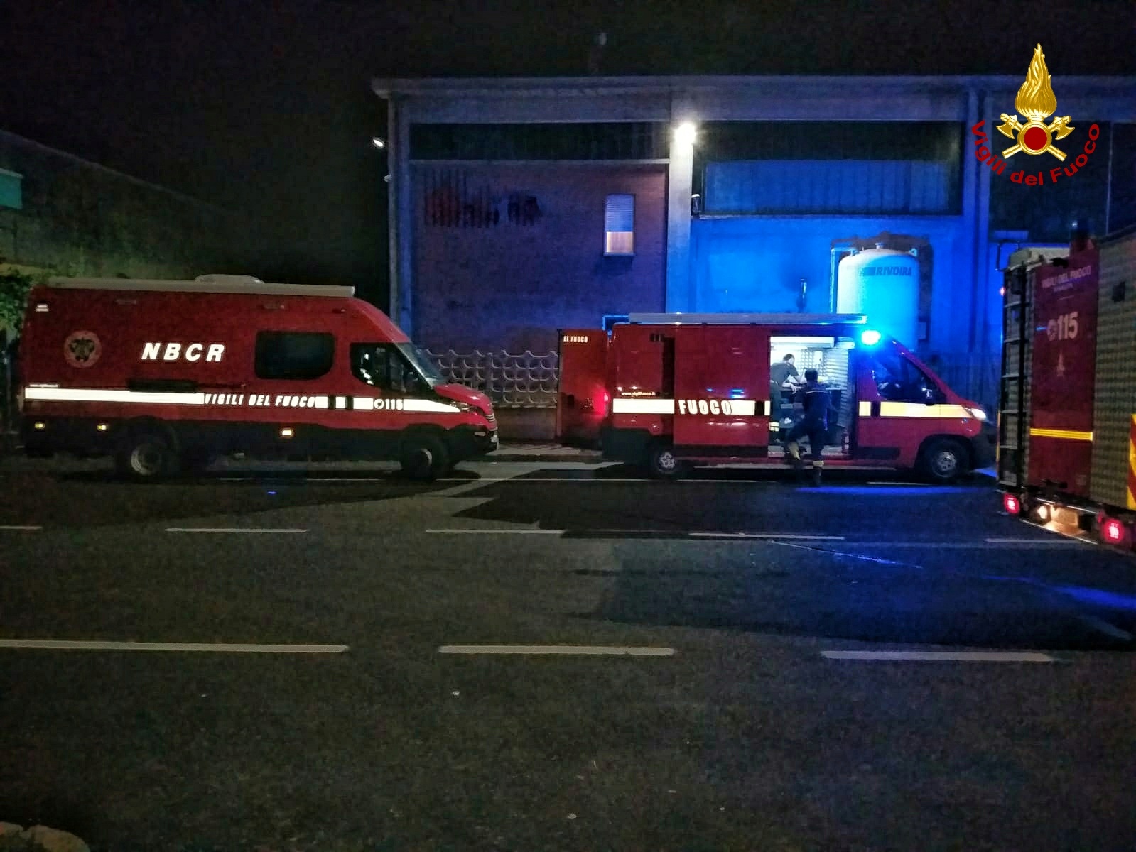 Incendio In Un Azienda Di Vernici A Bruino