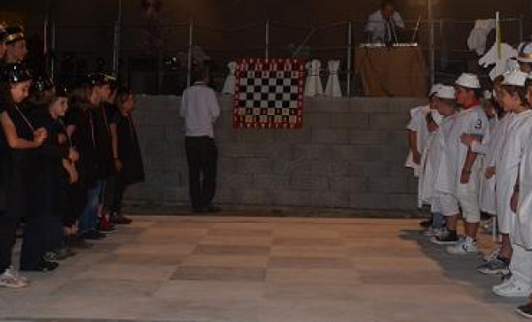 AAA Cercansi volontari per una partita a Scacchi … umani
