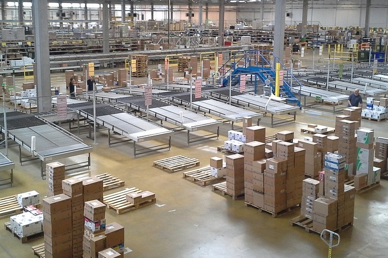 Amazon cerca 100 nuovi dipendenti