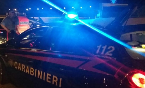 Con continue richieste di rapporti sessuali, minacciava e molestava una connazionale