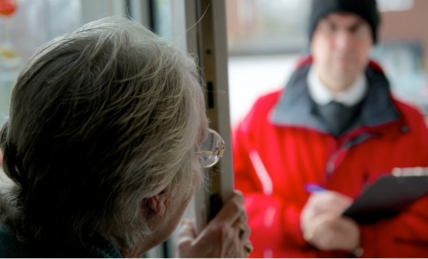 Finti tecnici della Smat messi in fuga dalla badante