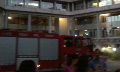 Incendio a Palazzo Uffici, evacuati i dipendenti