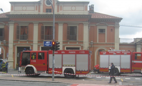 Il treno non torna in stazione: studenti sui bus