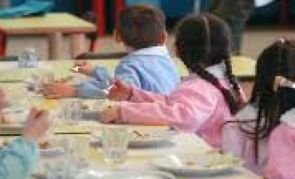 Intossicazione nella mensa della scuola: tre indagati