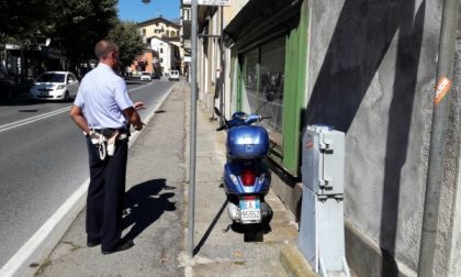 Motorino contro auto in pieno centro a Cuorgnè