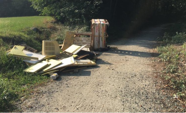 Pista ciclabile nella natura o tra i rifiuti?