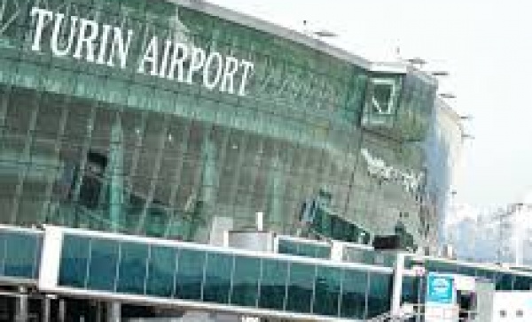 Allarme bomba in aeroporto ma è solo una valigia dimenticata
