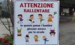 Attenzione rallentare, qui i bimbi giocano ancora per la strada