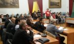 Della Pepa revoca le dimissioni, ma non si placa la polemica