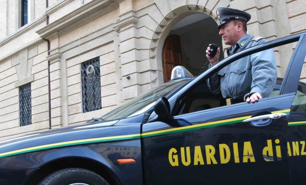 La Guardia di Finanza negli ultimi mesi ha intensificato i controlli presso l’aeroporto