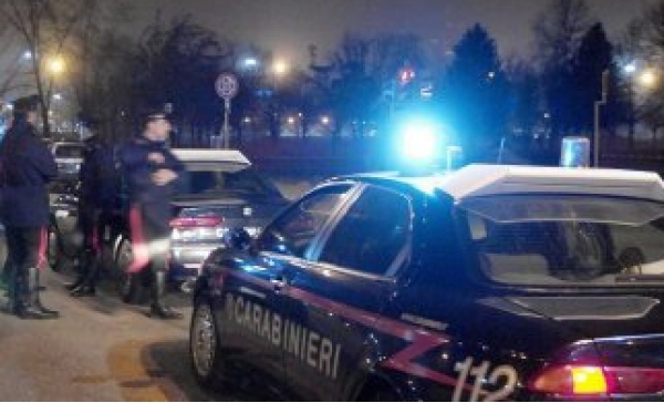 Sperona l’auto con a bordo la sua ex  e il fidanzato: arrestato per resistenza ai carabinieri
