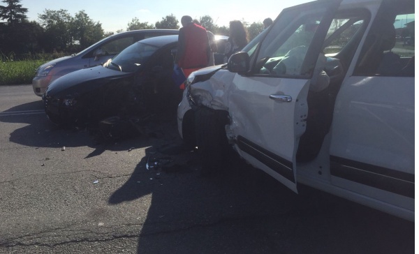 Tre auto coinvolte nello scontro   davanti all’Aeroporto