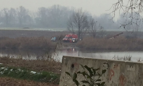 Trovata un’auto dentro ai laghetti della Falchera: potrebbe essere collegata all’uomo scomparso da Leini