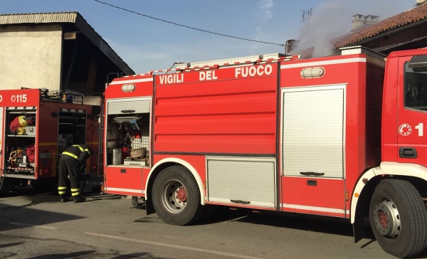 Incendio ad un vecchio cascinale a Leini, morto il cane