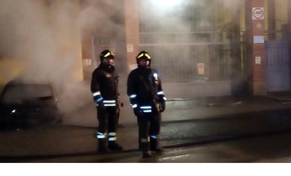 Incendio auto: si stringe il cerchio