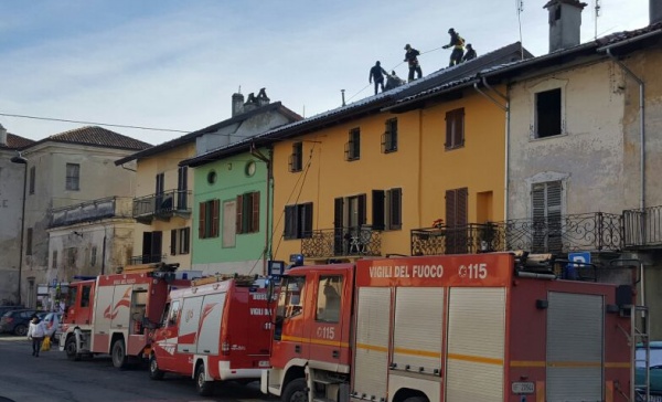 Incendio in pieno centro a Feletto e Ronco