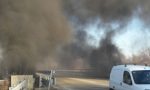 Incendio sotto il ponte della Pedemontana: la strada è stata riaperta