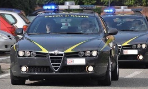 Rifiuti fuorilegge: la Finanza  di Lanzo sequestra  camion e carico