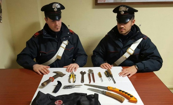 Trovati con strumenti da scasso, due giovani denunciati