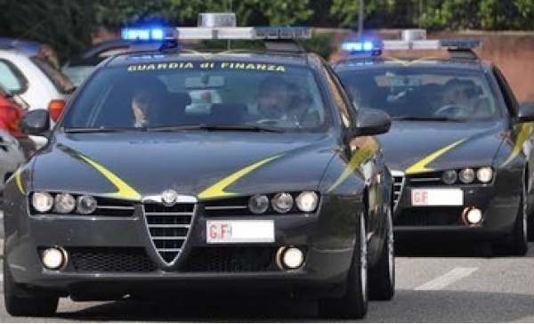 False maglie di lana: sequestrate 15 tonnellate di filato acrilico