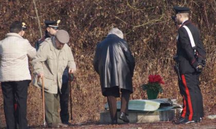 I familiari di Gloria Rosboch sul luogo dove fu ammazzata la loro figlia