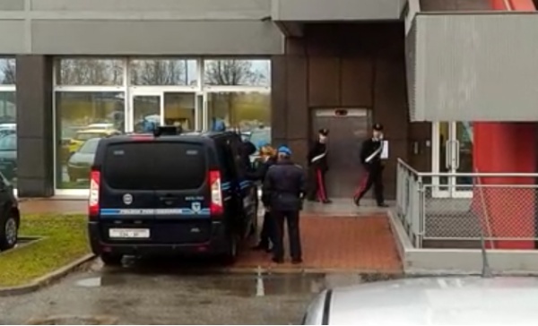 Omicidio Rosboch, Defilippi in aula: “Mi vergogno di quello che ho fatto e chiedo scusa” – Le video interviste ai genitori della prof uccisa dal suo ex allievo