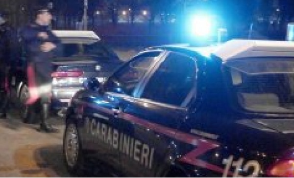 Ottantenne  spara contro la casa della vicina: a processo