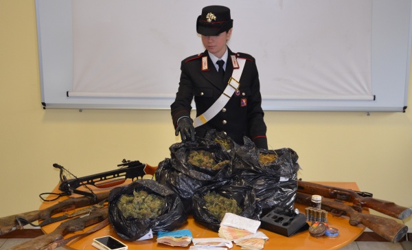 Sessantenne in manette: aveva armi e droga