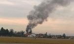 Tetto in fiamme nei pressi dell'aeroporto Pertini