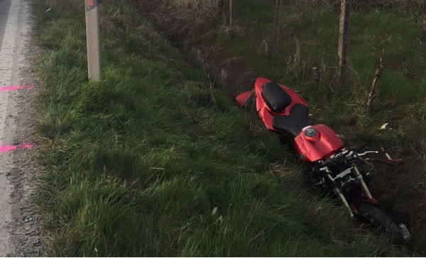 Auto contro moto: centauro ferito