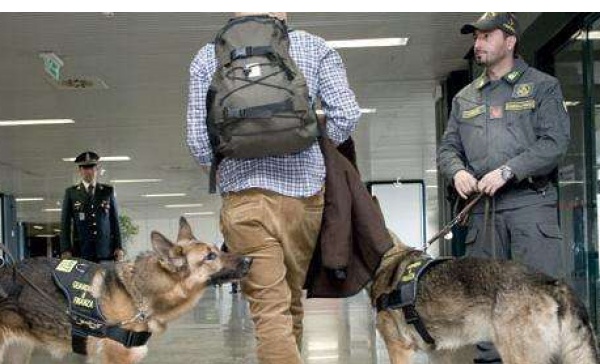 Caselle: sequestrata “farmacia ambulante” a un passeggero