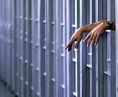 Bimbo morto: il convivente della madre tenta il suicidio in carcere