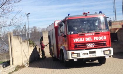 Incendio al campo dismesso del Centro Polisportivo di Rivarolo