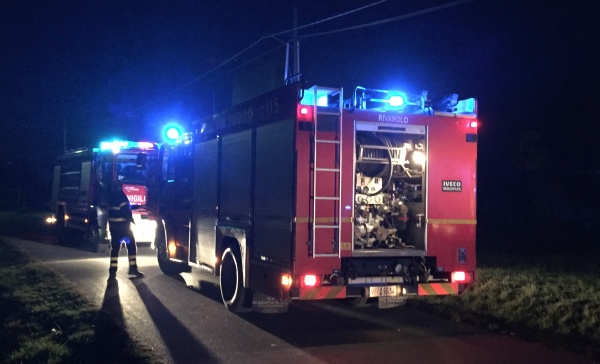 Incendio distrugge una vasta area boschiva
