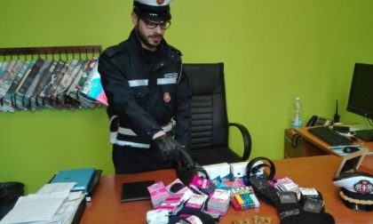Polizia municipale blitz contro venditori abusivi: sanzione di 5 mila euro