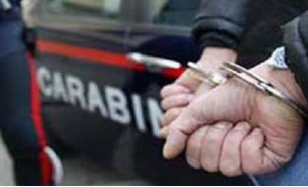 Rapina la tabaccheria: giovane a processo