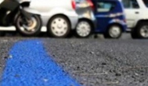 Strisce blu, i ticket "targati" non saranno più cedibili: è "guerra" ai parcheggiatori abusivi