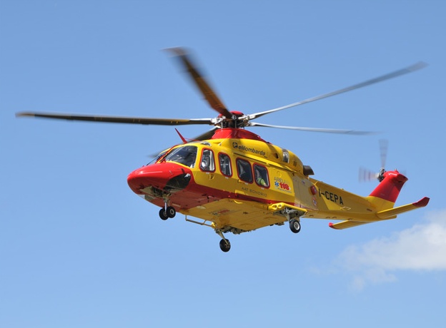 Precipita con il parapendio a Santa Elisabetta, elitrasportato al Cto