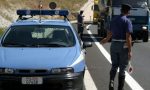 Fermati dalla Polizia, la targa della loro auto era manomessa