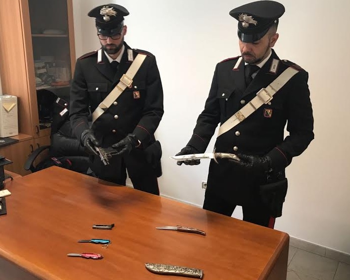Gira armato “fino ai denti”, arrestato dai carabinieri di Leini