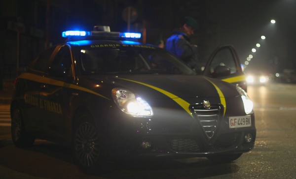 Guardia di Finanza: controlli antidroga autobus, treni e metropolitana