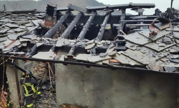 La casa andata a fuoco a Corio giudicata inagibile