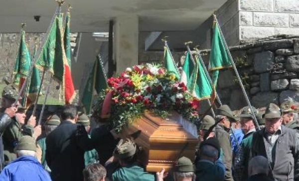 Le penne nere hanno dato l’ultimo saluto a Tonino