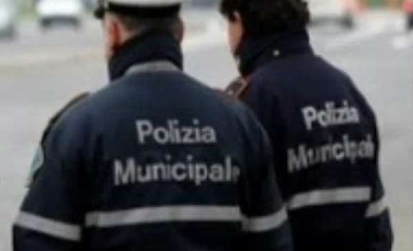 Con il camper travolge  moto: muore il centauro