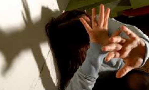 Minacce e violenza sessuale uomo a processo
