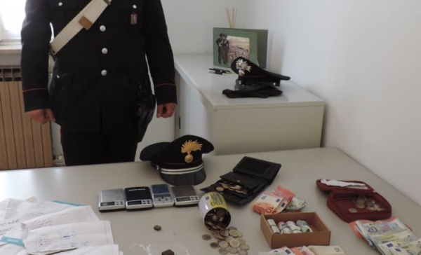 Denunciato studente spacciatore