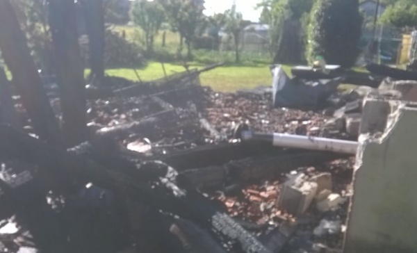 L’incendio ha distrutto tutto