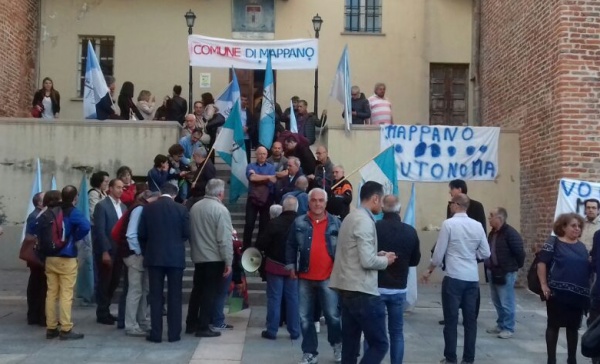 Leini: manifestazione prima del Consiglio Comunale