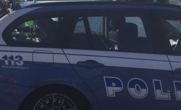 Ruba nel supermercato e colpisce addetto alla sicurezza