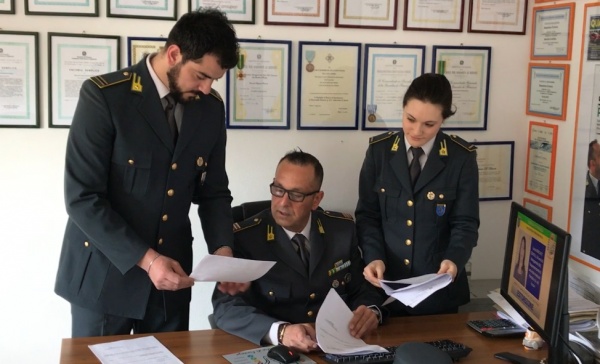 121 autisti denunciati: vendevano carburante  di provenienza illecita